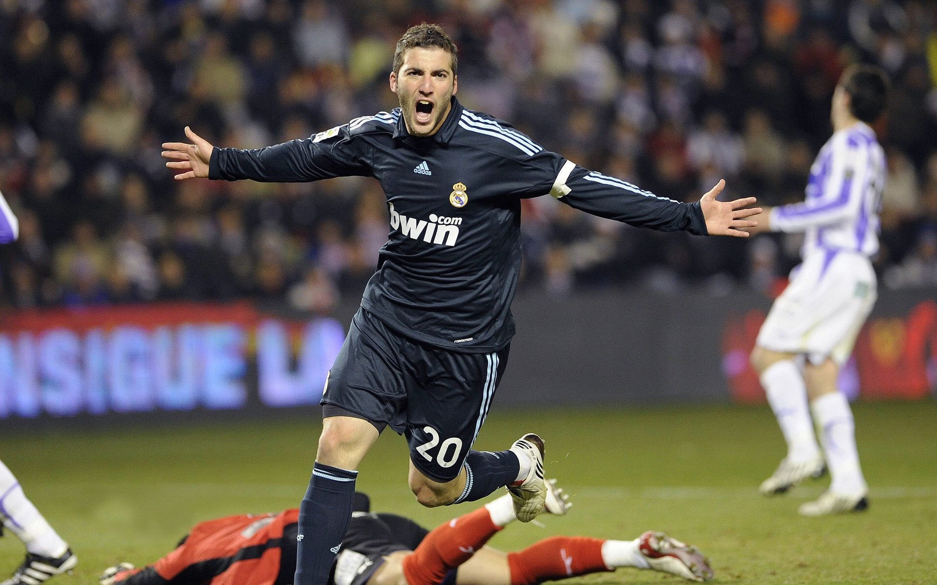 人才培养：高校设立电竞专业课程与企业合作案例增多，开设电竞专业学校